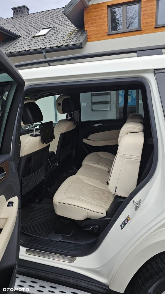 Mercedes-Benz GLS - 22