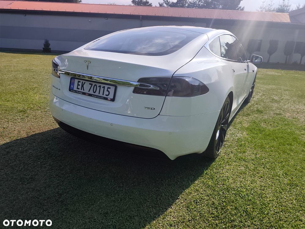 Tesla Model S - 6