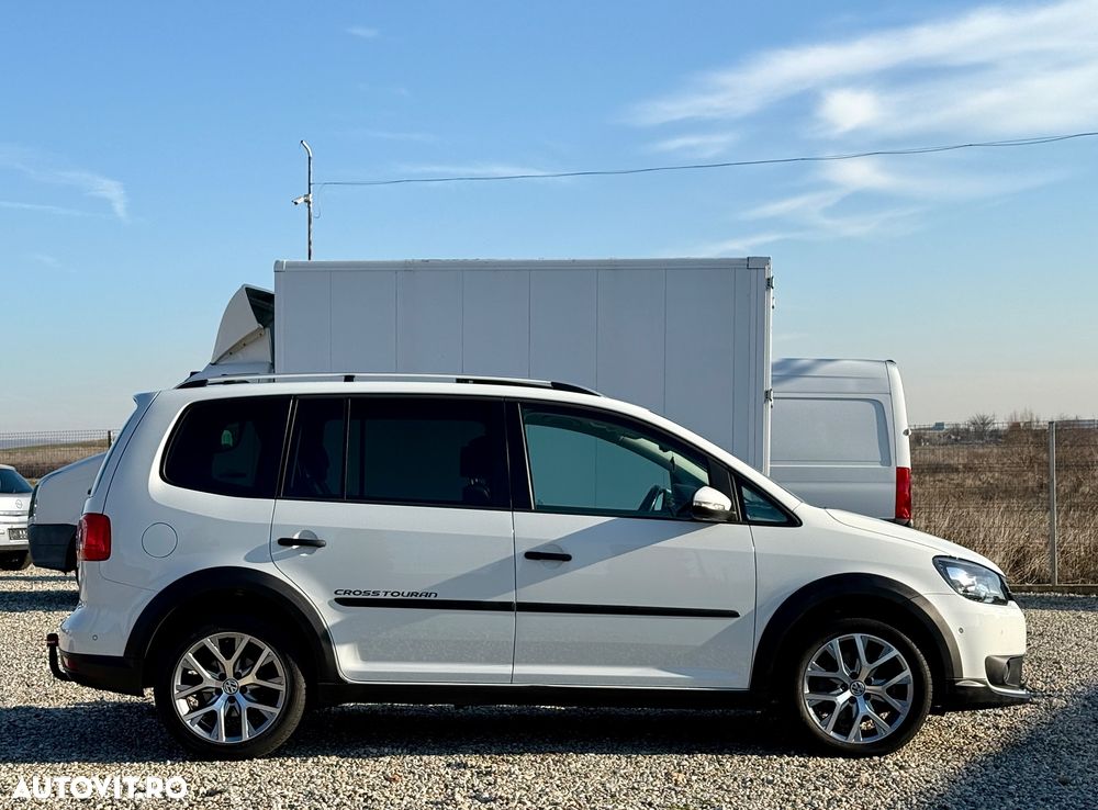 Volkswagen Touran 2.0 TDI DPF DSG Cross - 11