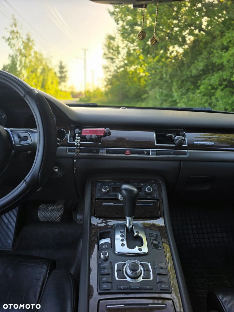 Audi A8 4.2 Quattro - 27