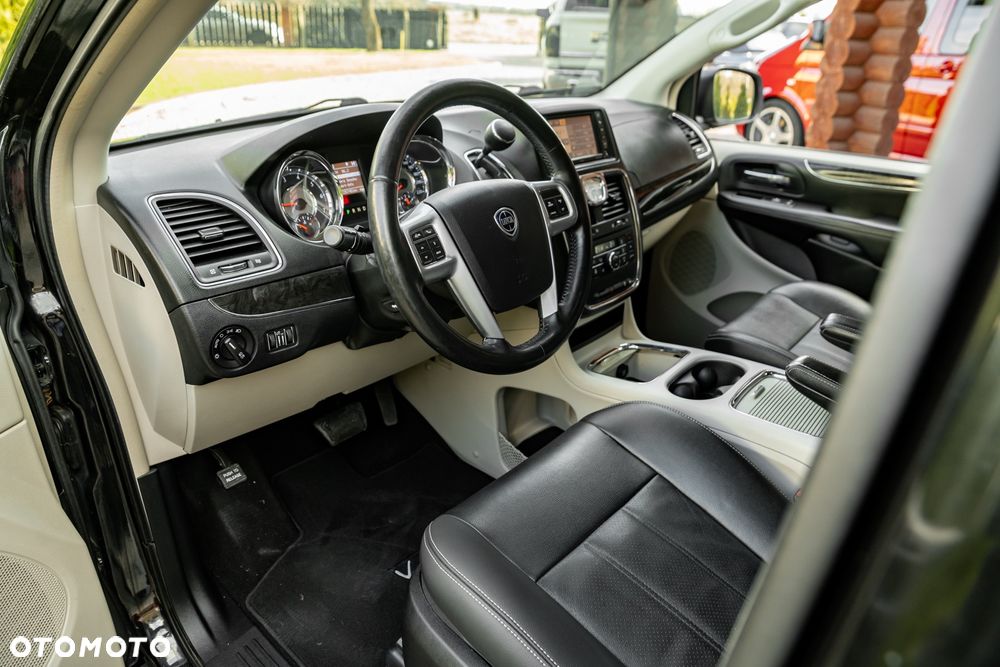 Lancia Voyager 3.6 Platinum - 18