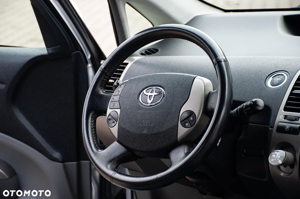 Toyota Prius (Hybrid) Executive - 32