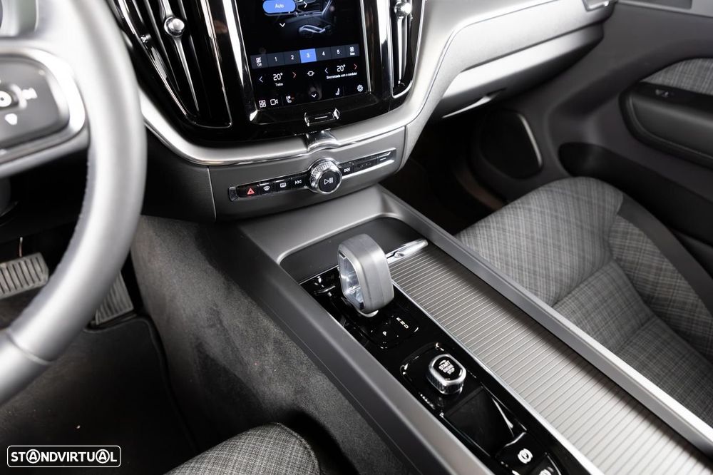 Volvo XC 60 2.0 T6 PHEV Core AWD - 37