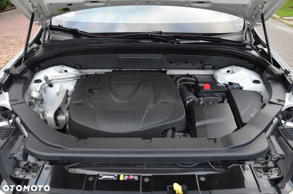 Volvo XC 60 D4 R-Design - 24