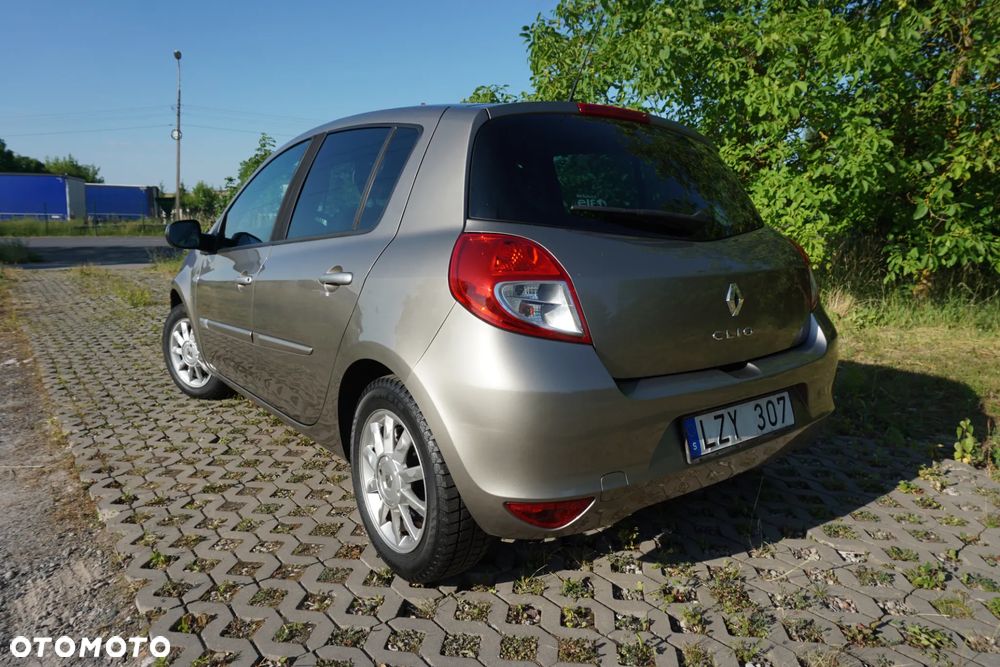 Renault Clio 1.2 16V 75 Expression - 17