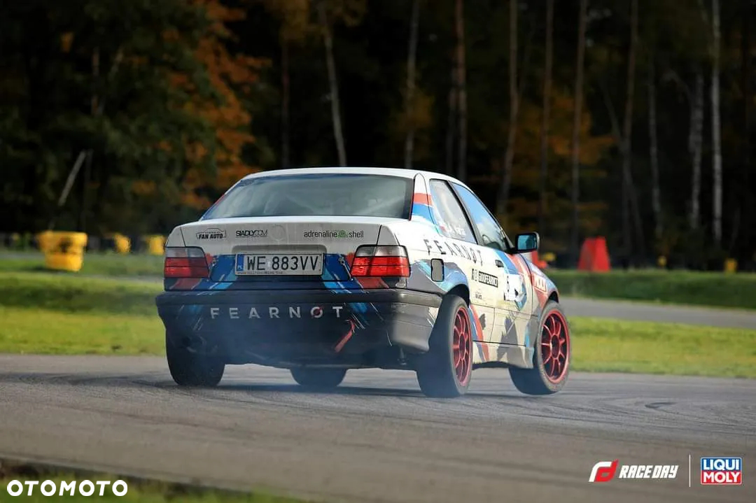 BMW Seria 3 320i - 15