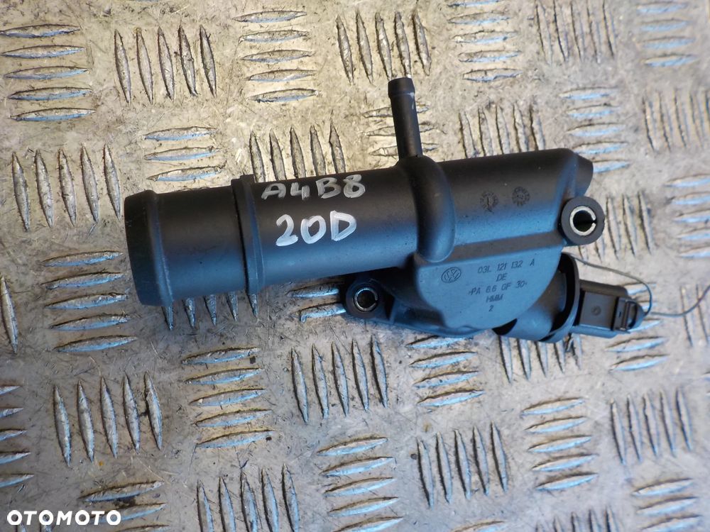 AUDI A4 B8 2.0 TDI OBUDOWA TERMOSTATU 03L121132A - 1