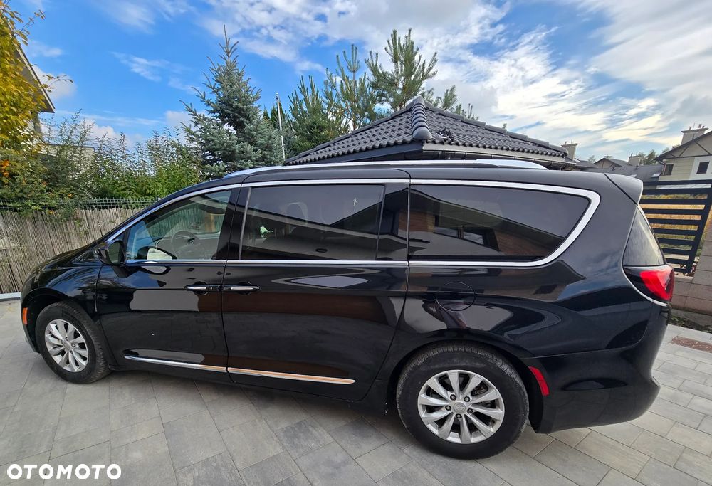 Chrysler Pacifica - 5
