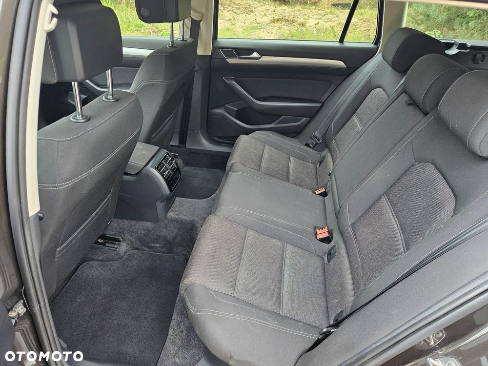 Volkswagen Passat - 15