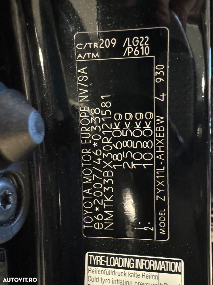 Toyota C-HR Hybrid Style Selection - 14