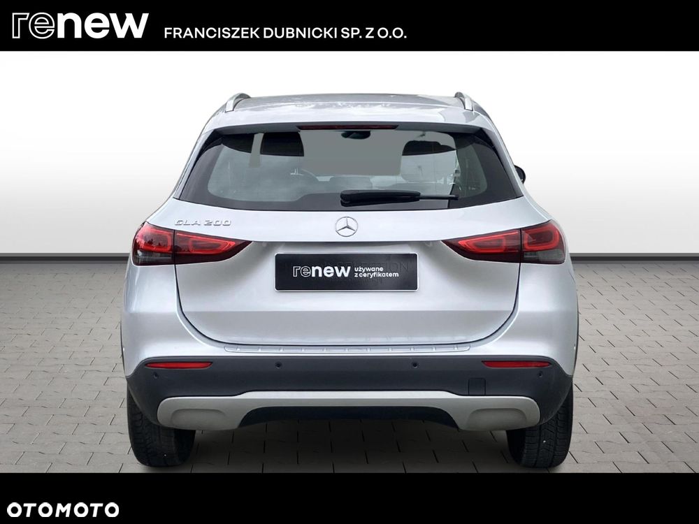 Mercedes-Benz GLA 200 - 4