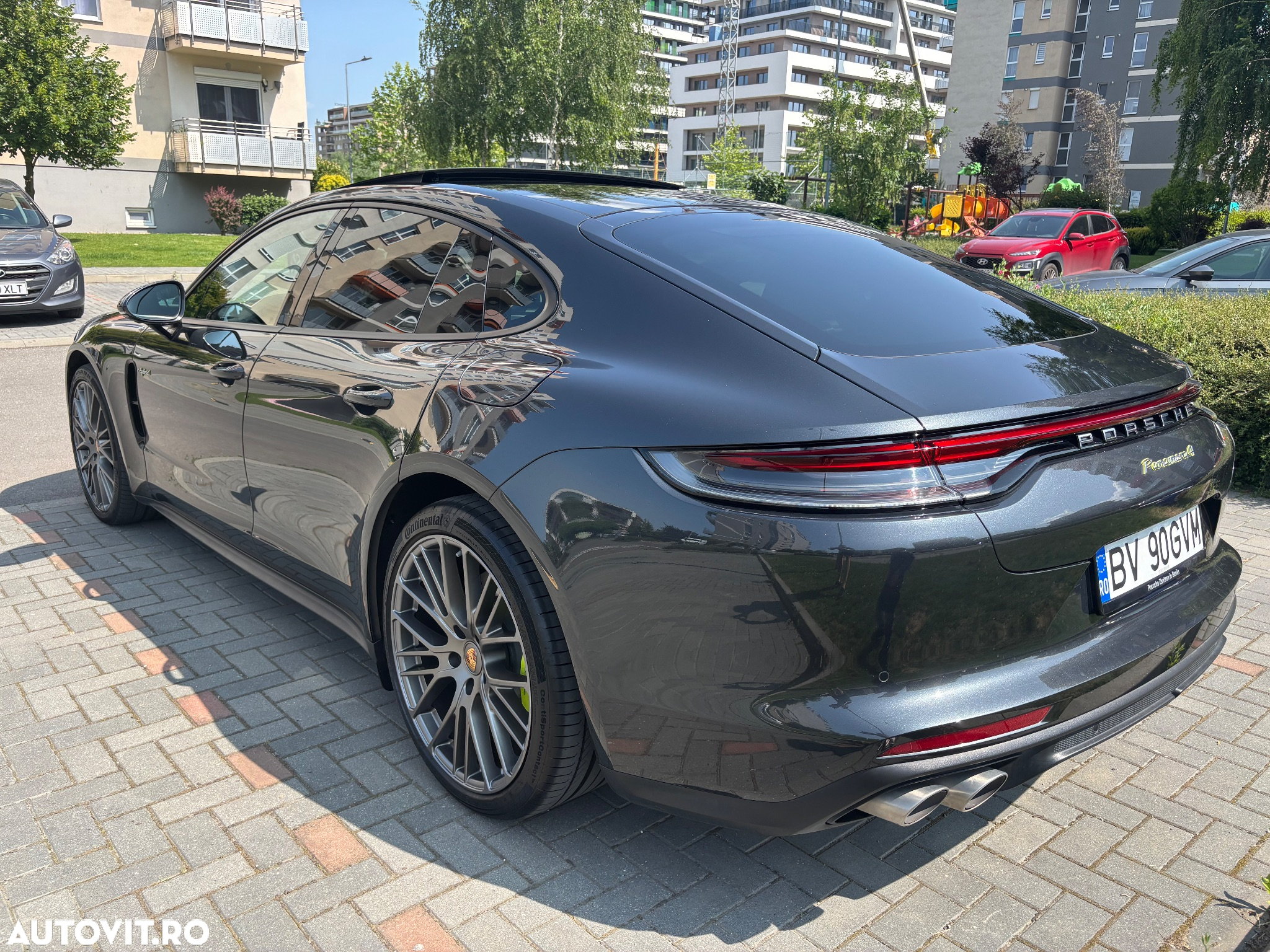 Porsche Panamera 4 E-Hybrid - 4