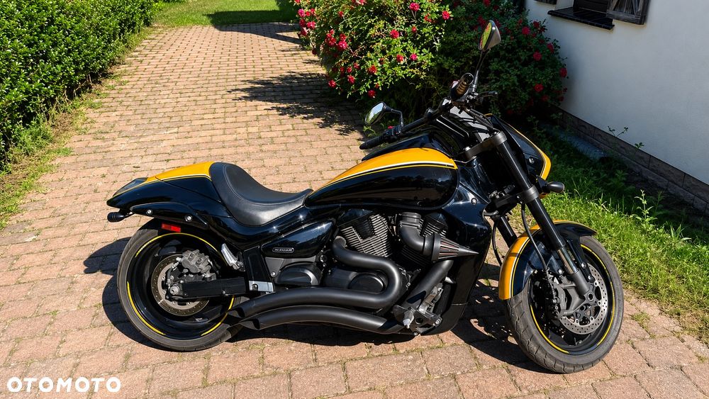 Suzuki Intruder - 1