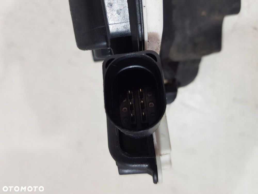 ZAMEK DRZWI PRAWY PRZÓD 5N1837016E VW TIGUAN 5N 2.0 TDI 12R LIFT EUR LC9X - 11