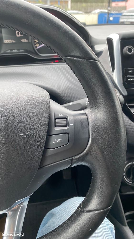 Peugeot 208 1.2 PureTech Signature - 33