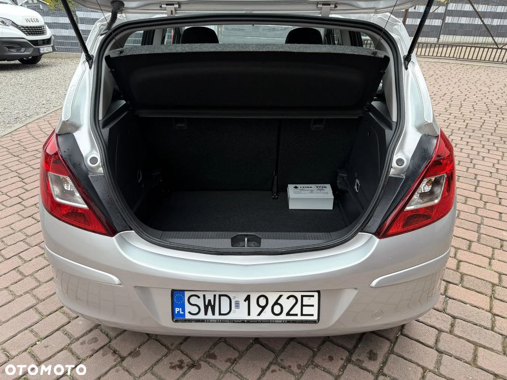 Opel Corsa 1.2 16V Essentia - 32