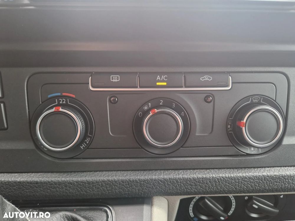 Volkswagen Caravelle - 19