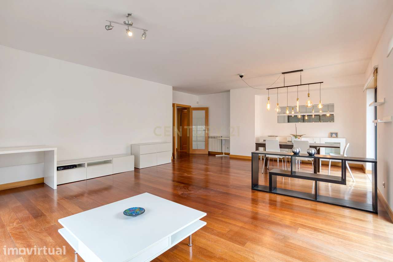 Excelente Apartamento T2 com 161 m² em Condomínio Fechado – Alcântara - Grande imagem: 2/28