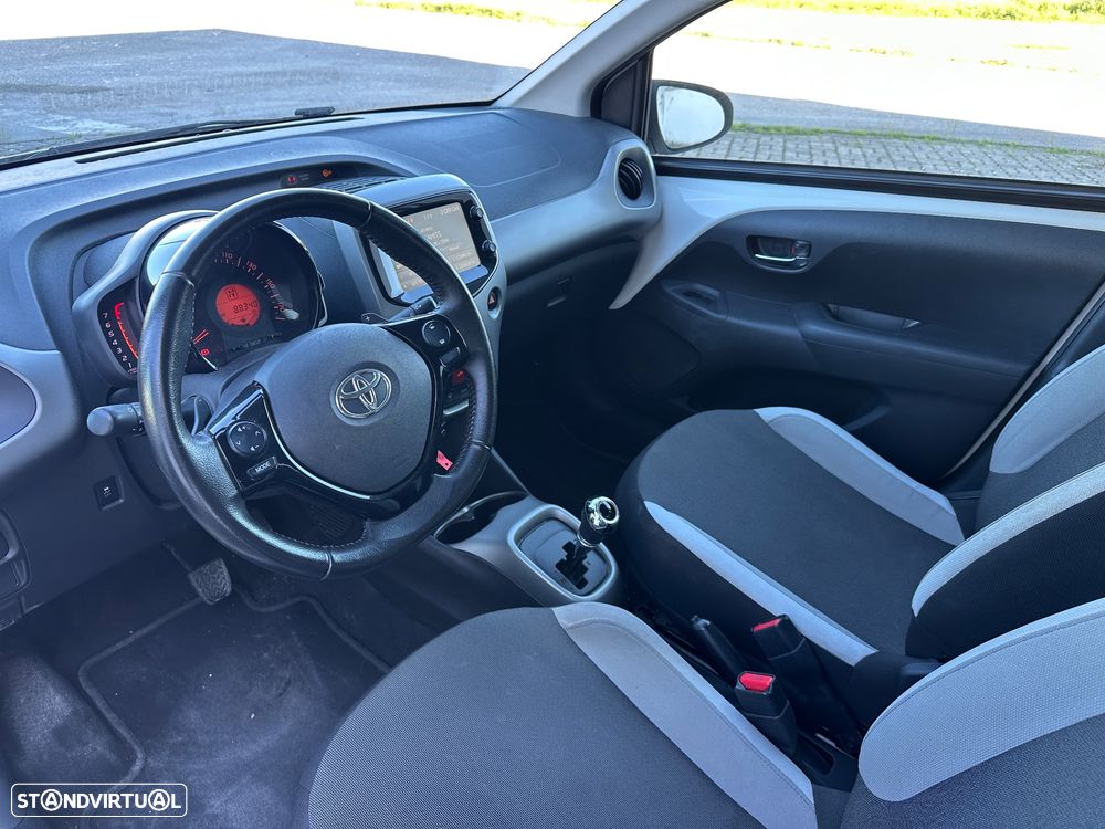 Toyota Aygo x-shift x-play - 10