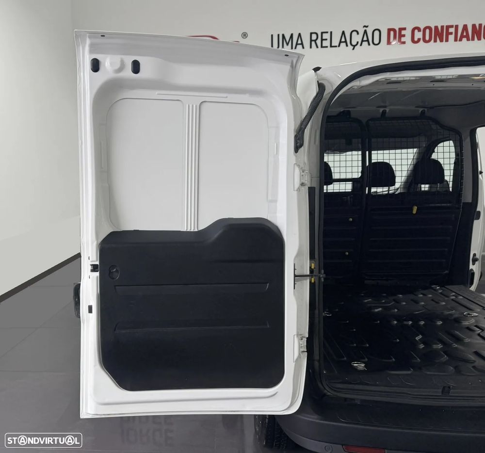 Fiat DOBLO CARGO 1.3 M-JET 95 CV - 3 LUGARES - IVA DEDUTIVÉL - 38