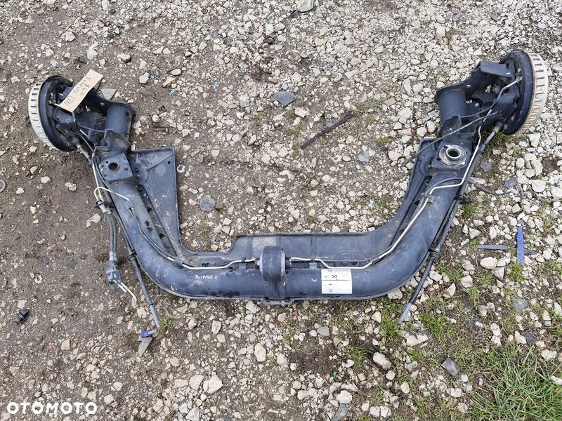 RENAULT TWINGO III 3 0.9 B BELKA ZAWIESZENIA TYŁ OŚ TYLNA 555013592R - 1