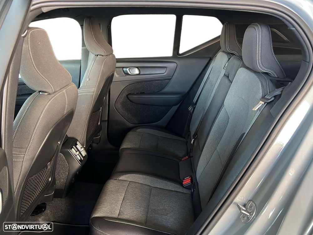 Volvo XC 40 2.0 B3 Black Edition - 6