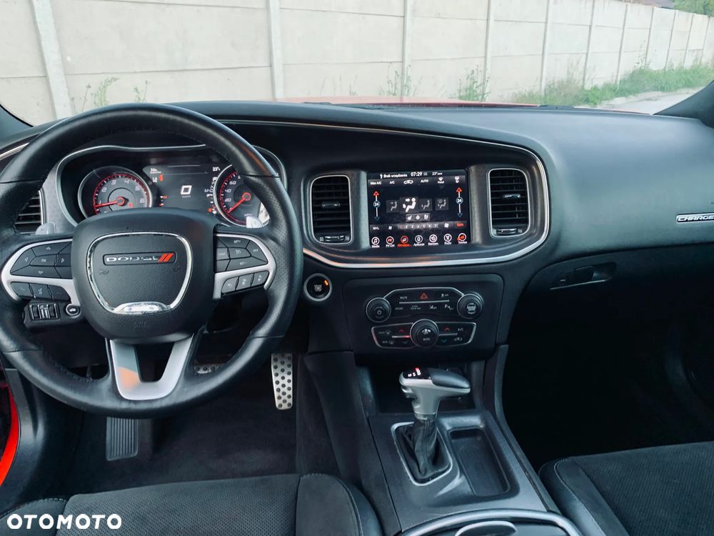 Dodge Charger 6.4 Scat Pack - 17