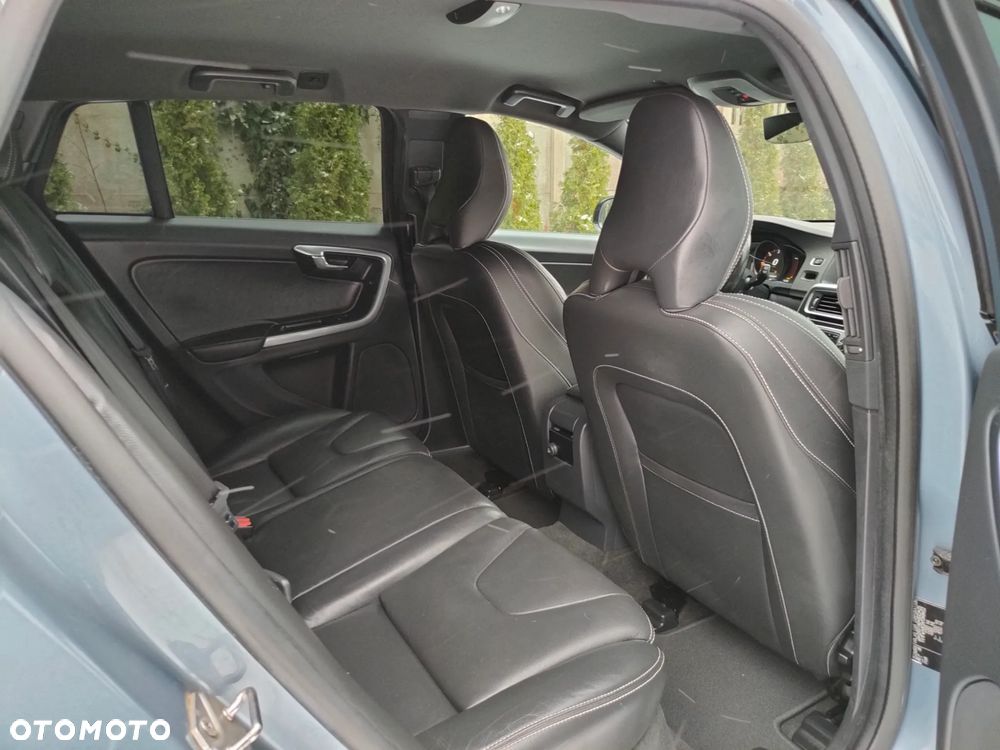 Volvo V60 D4 Geartronic Summum - 19