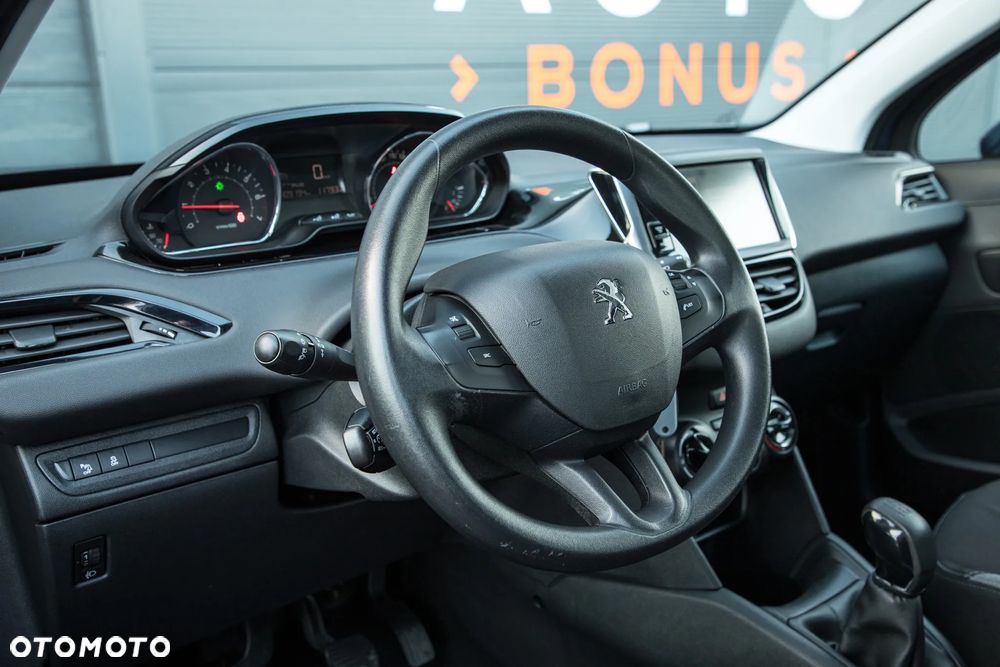 Peugeot 208 - 11