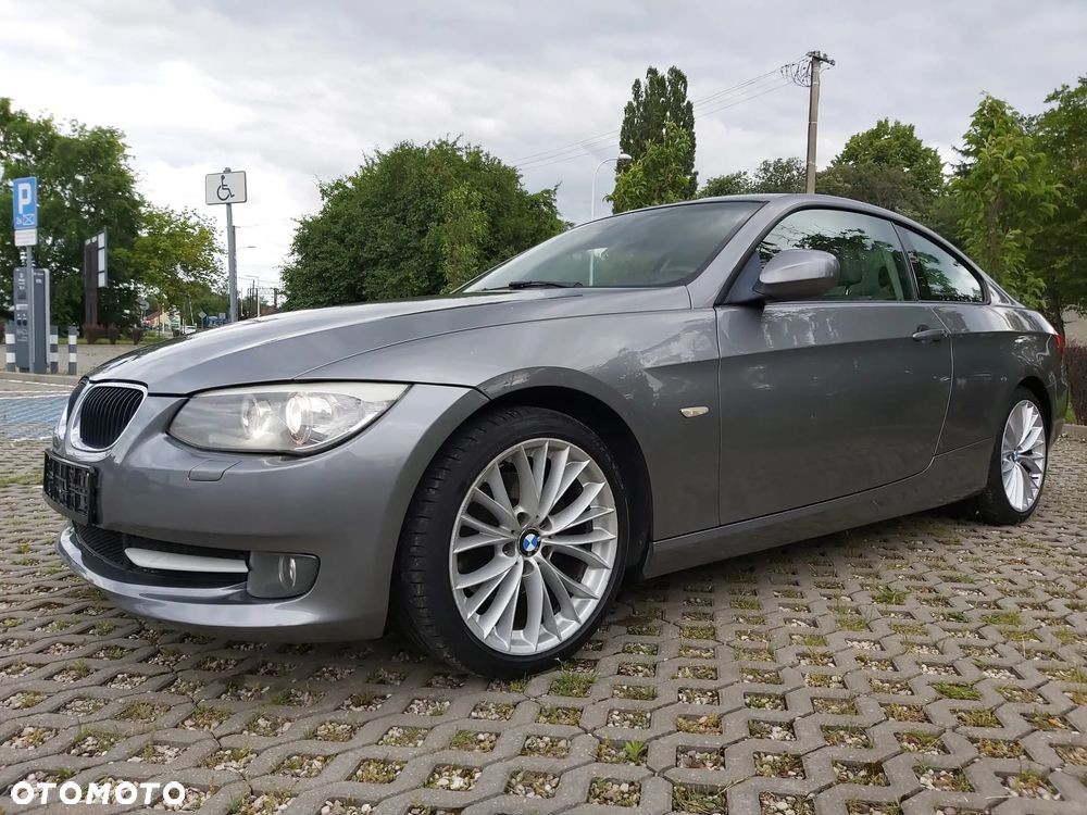 BMW Seria 3 320d DPF Efficient Dynamics Edition - 34