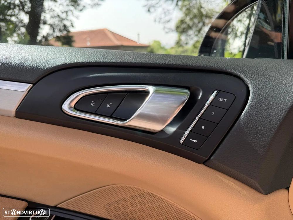 Porsche Cayenne S E-Hybrid Platinum Edition - 17