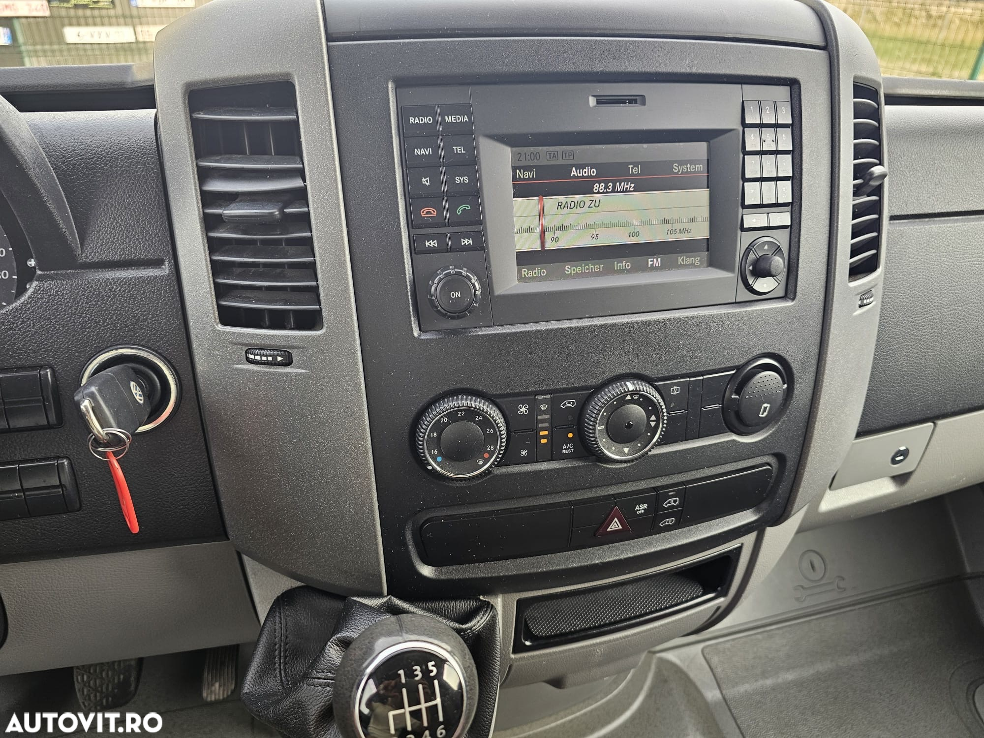 Volkswagen Crafter 2.0 TDI - model MEDIU - doua usi laterale - 8