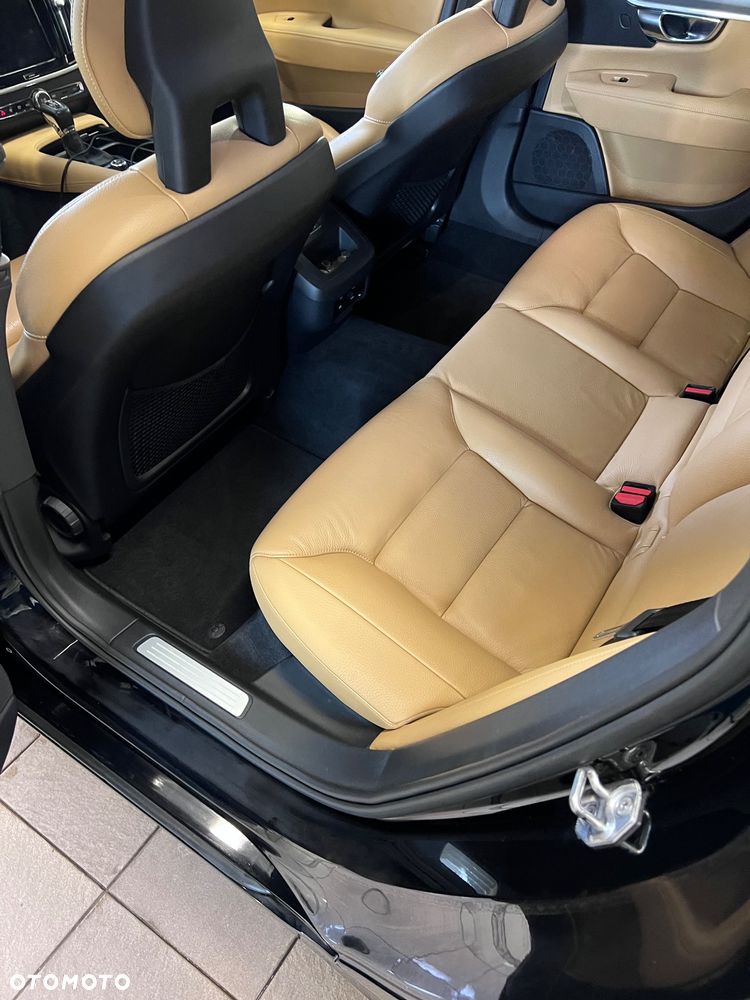 Volvo V90 D4 Momentum - 8