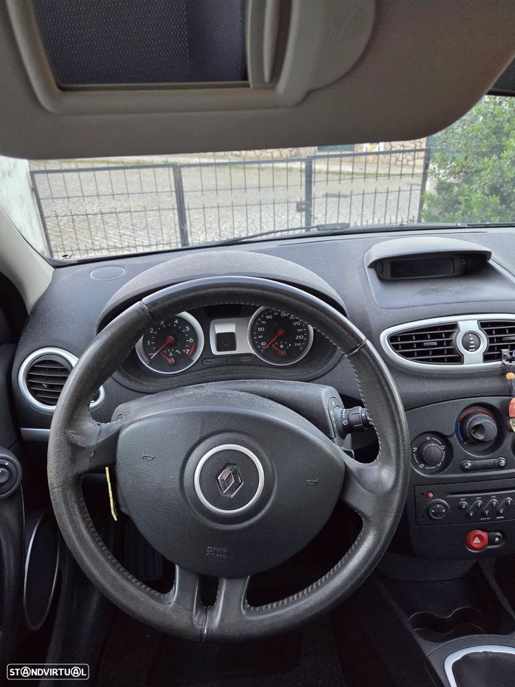 Renault Clio 1.2 16V Confort - 9