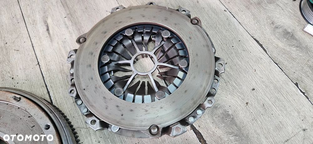 Sprzęgło koło dwumasowe tarcza docisk Peugeot 508 I 3008 C4 Picasso 2,0 HDI LUK 9800777080 - 9