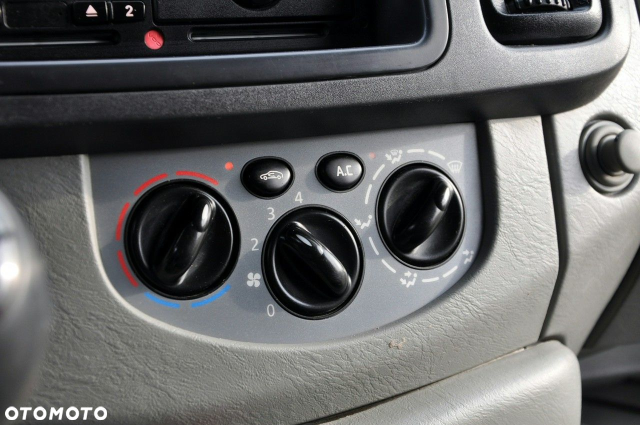 Opel Vivaro - 24