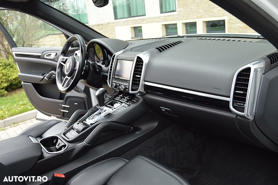 Porsche Cayenne - 28