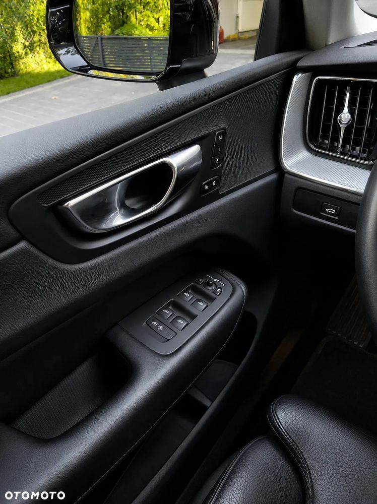 Volvo XC 60 B4 D AWD Plus Bright - 13