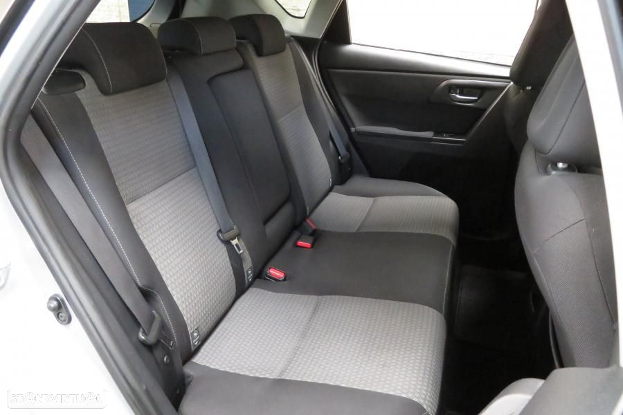 Toyota Auris 1.4 D-4D Com. +P.Sport+Navi - 16