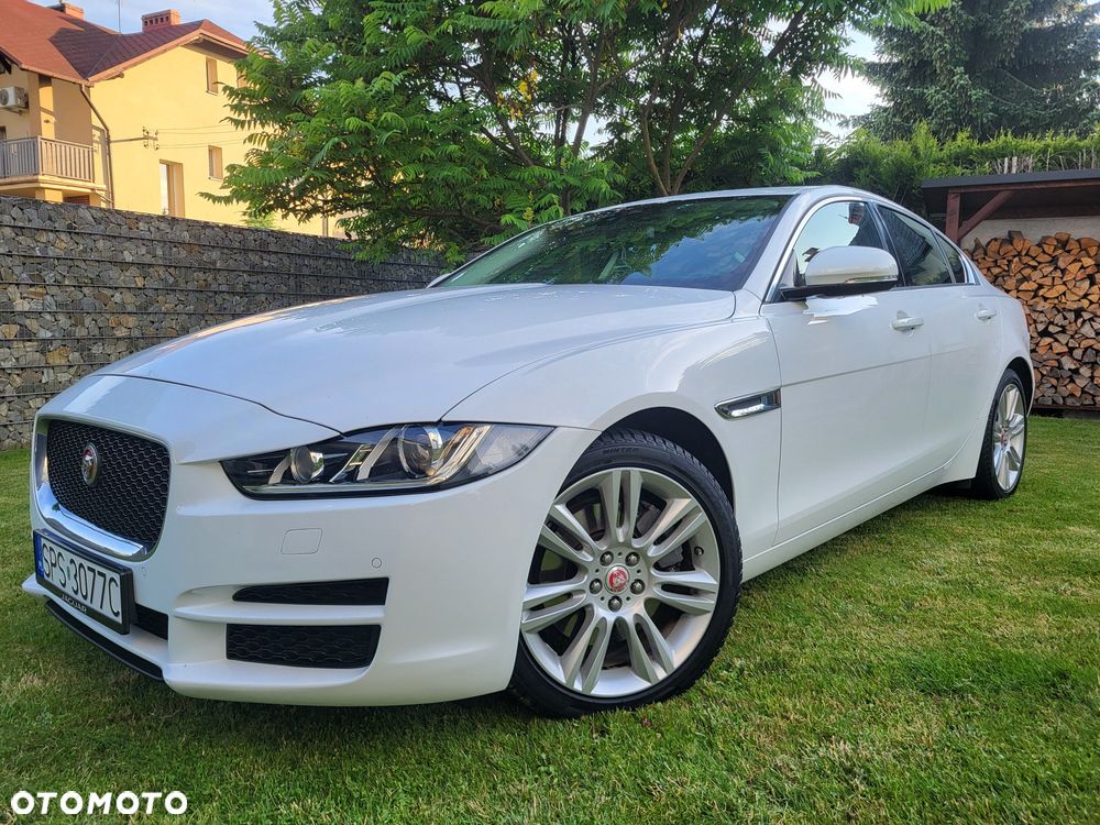 Jaguar XE - 4