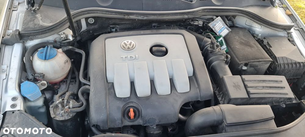 Volkswagen Passat Variant 2.0 TDI DPF DSG Highline - 18
