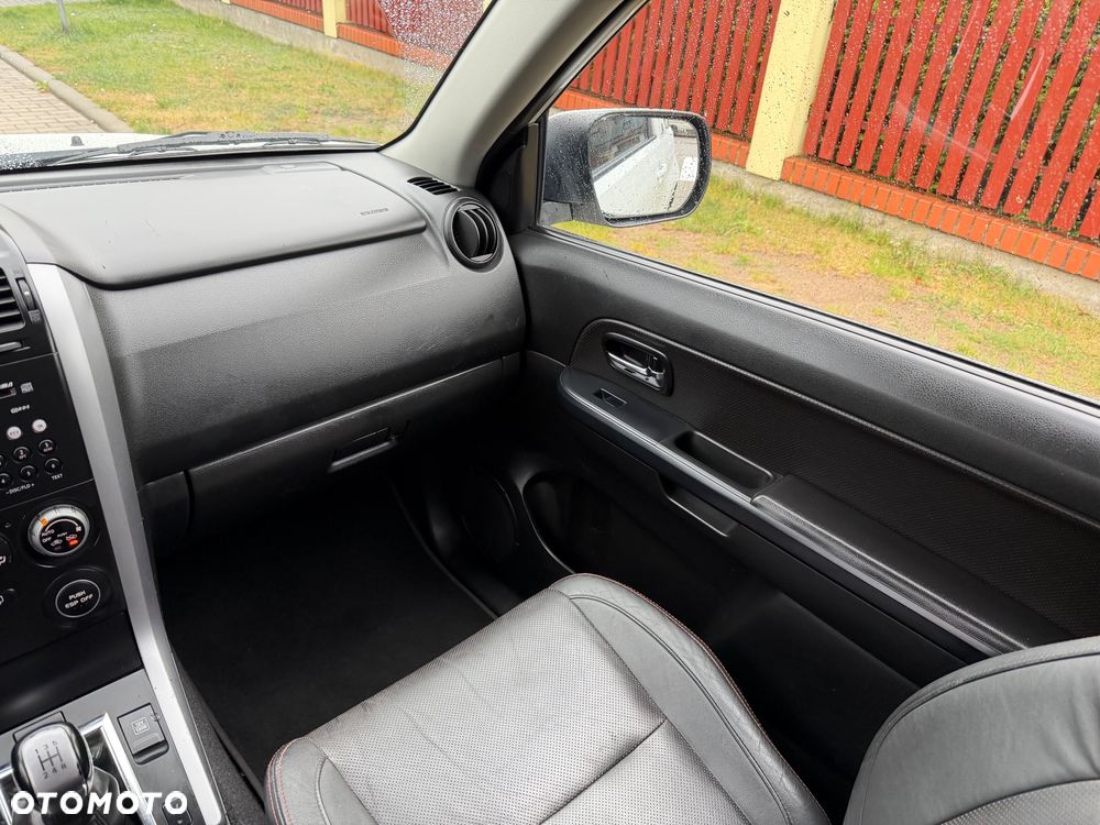 Suzuki Grand Vitara 1.6 Black&White - 31