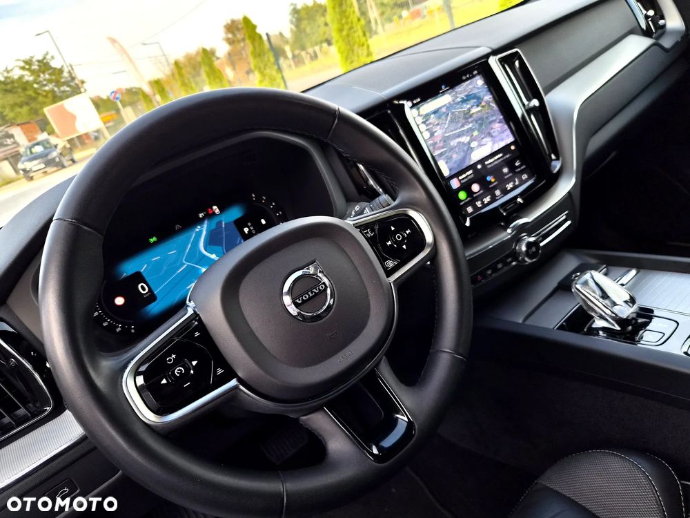 Volvo XC 60 B4 D Plus Dark - 23