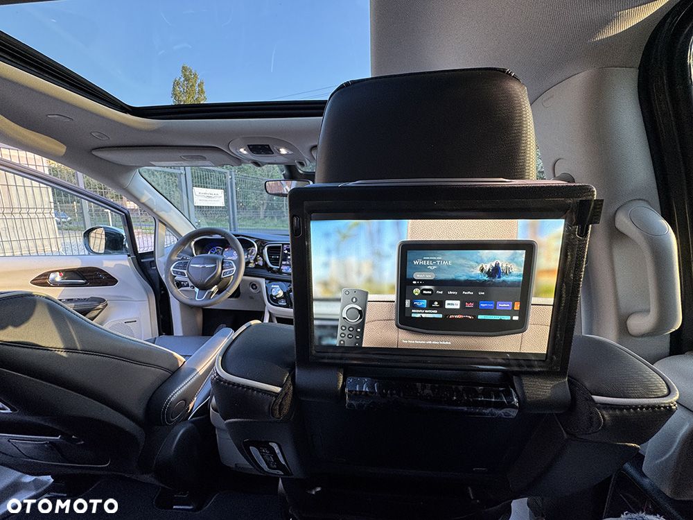 Chrysler Pacifica - 38