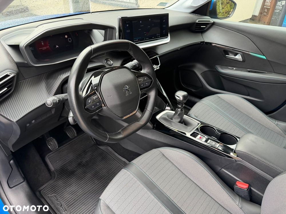 Peugeot 208 - 33