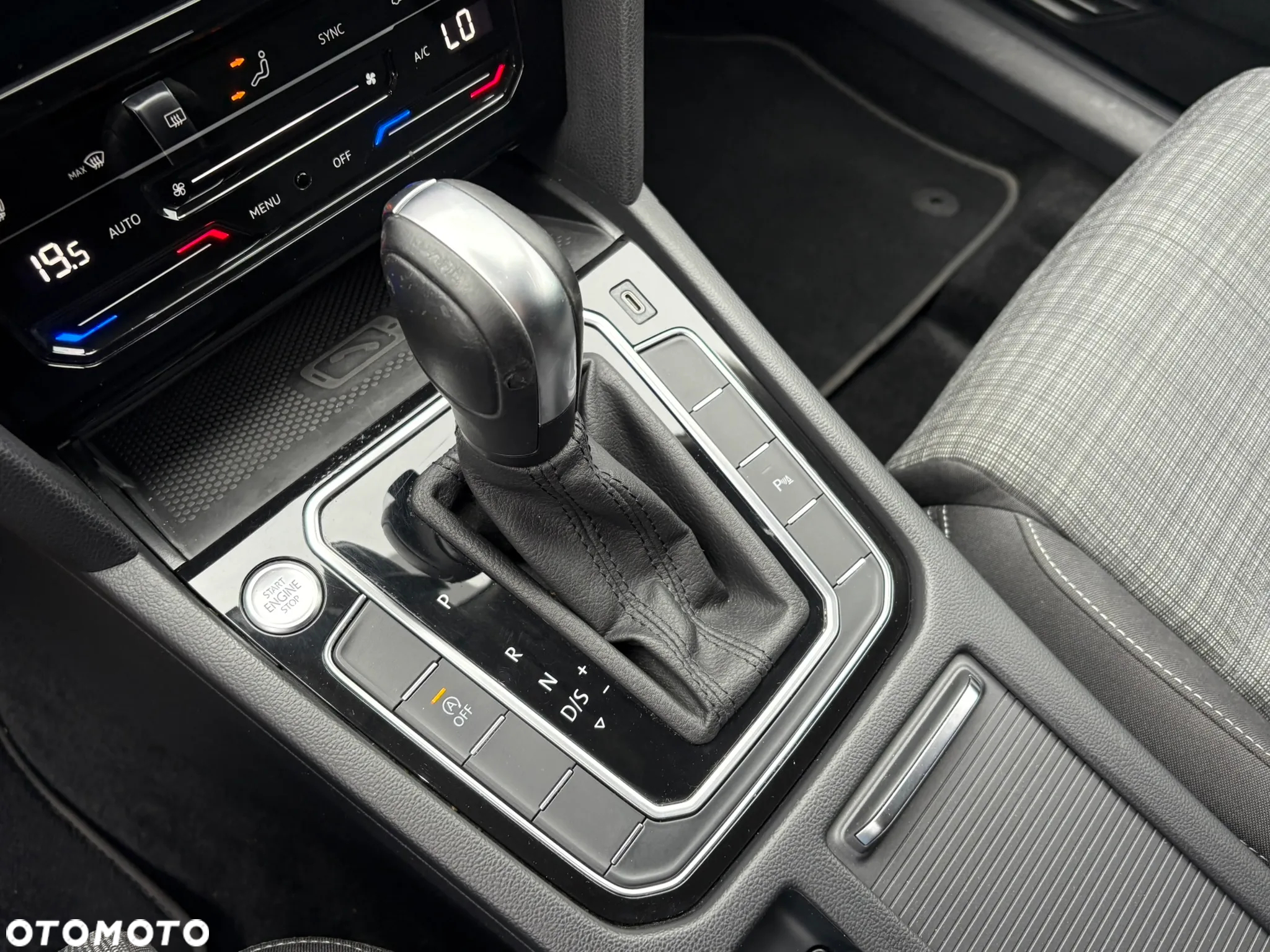 Volkswagen Passat Variant 2.0 TDI SCR DSG Conceptline - 27