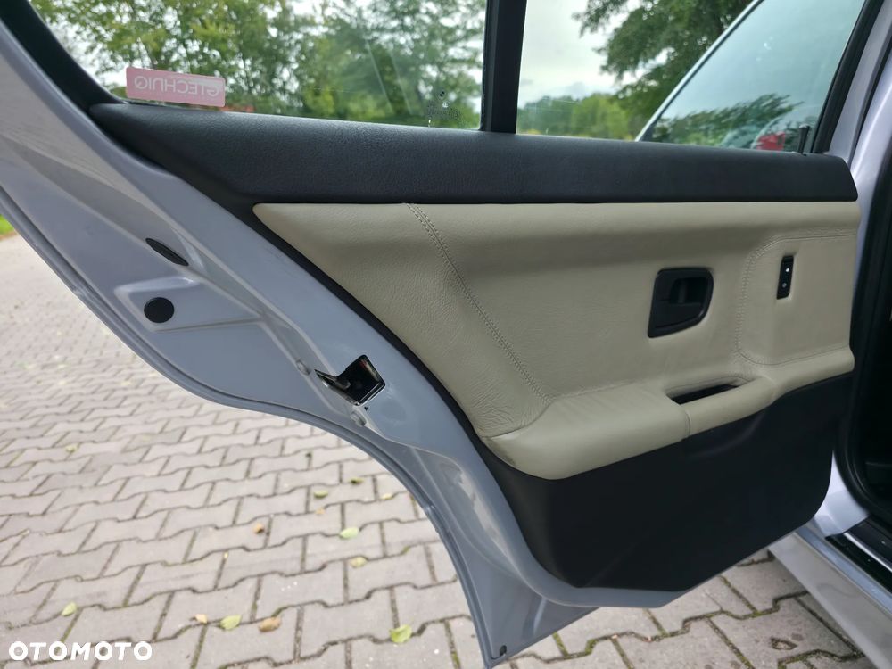 BMW Seria 3 320i - 27