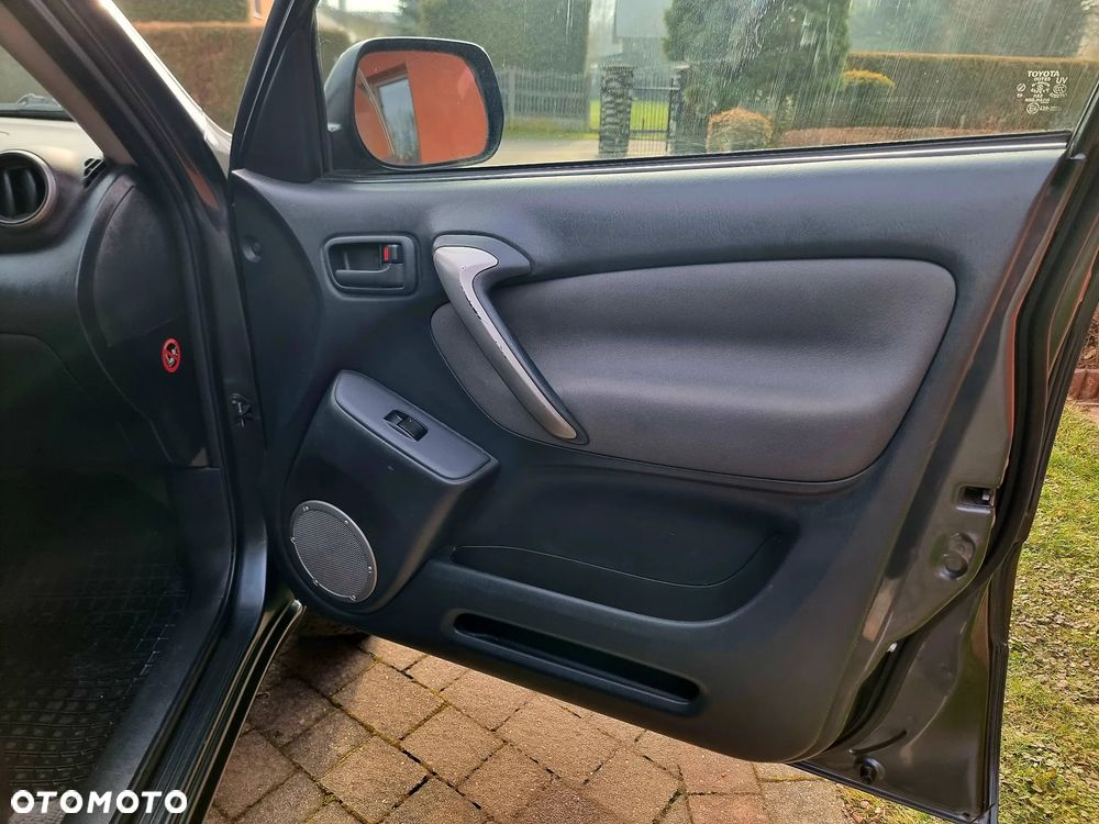 Toyota RAV4 D-4D 4x4 - 26