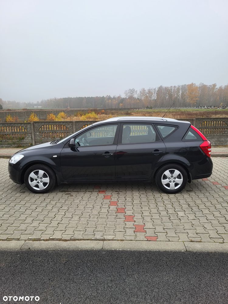 Kia Ceed - 11