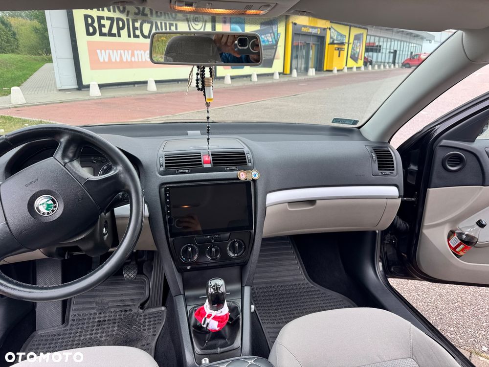 Skoda Octavia 1.6 FSI Elegance - 29